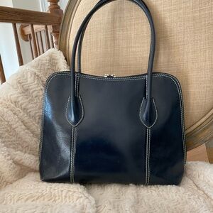 Navy Blue Structured Shoulder Bag with Smooth Leather and Zipper Closure